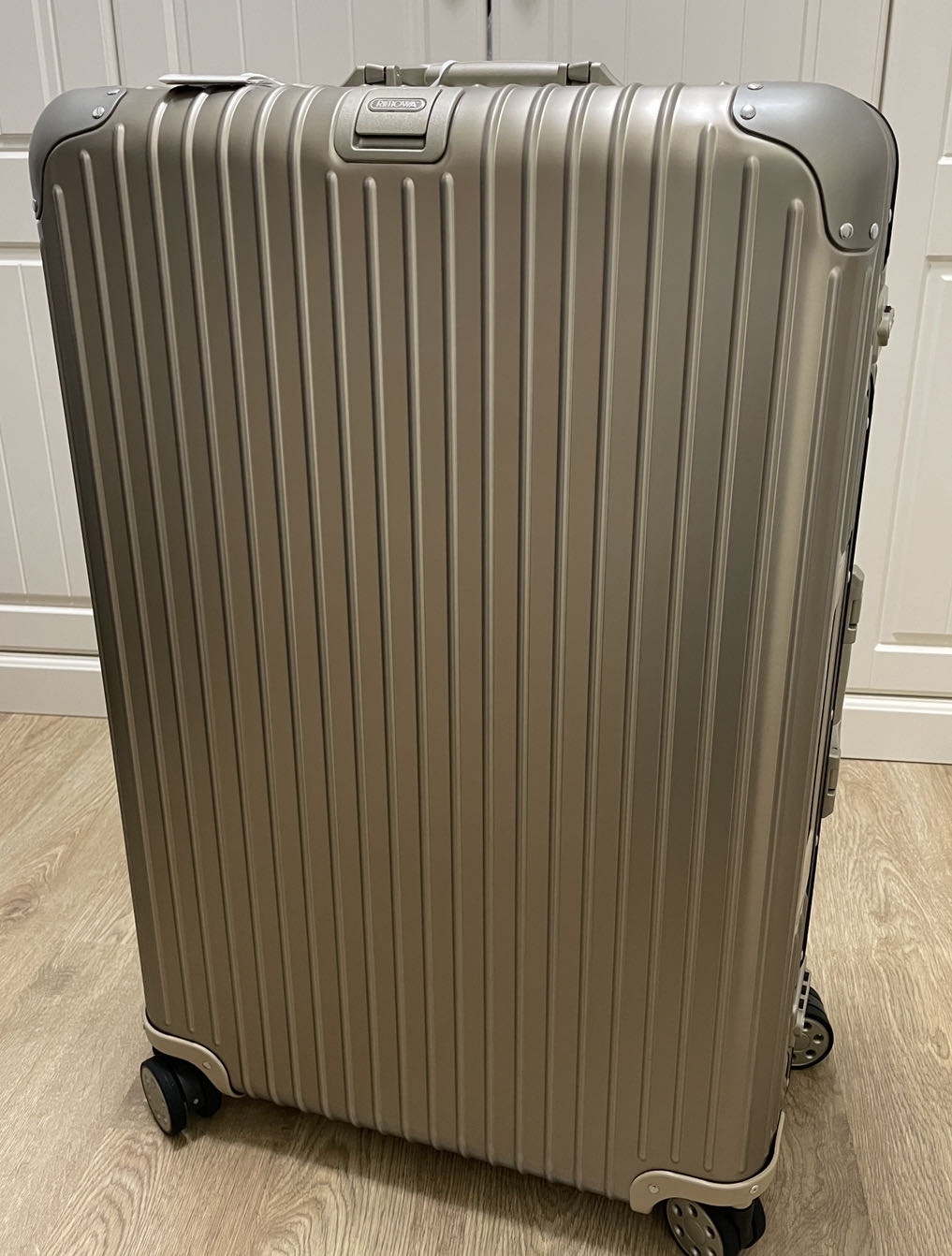 RIMOWA鋁合金32吋電子標籤旅行箱 全新