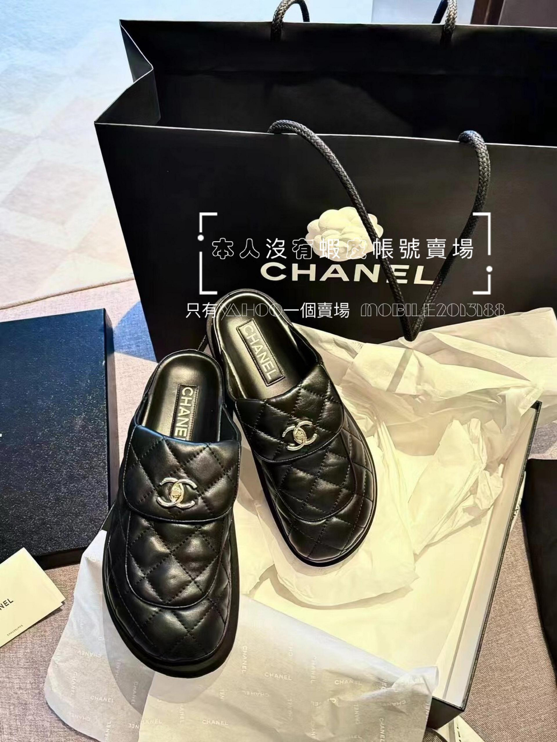 Sample sell 開放訂購  CHANEL 24C G45431 黑色牛皮 菱格紋+書包鈕釦 半拖 拖鞋 大頭鞋 麵包鞋 厚底鞋 全新正品