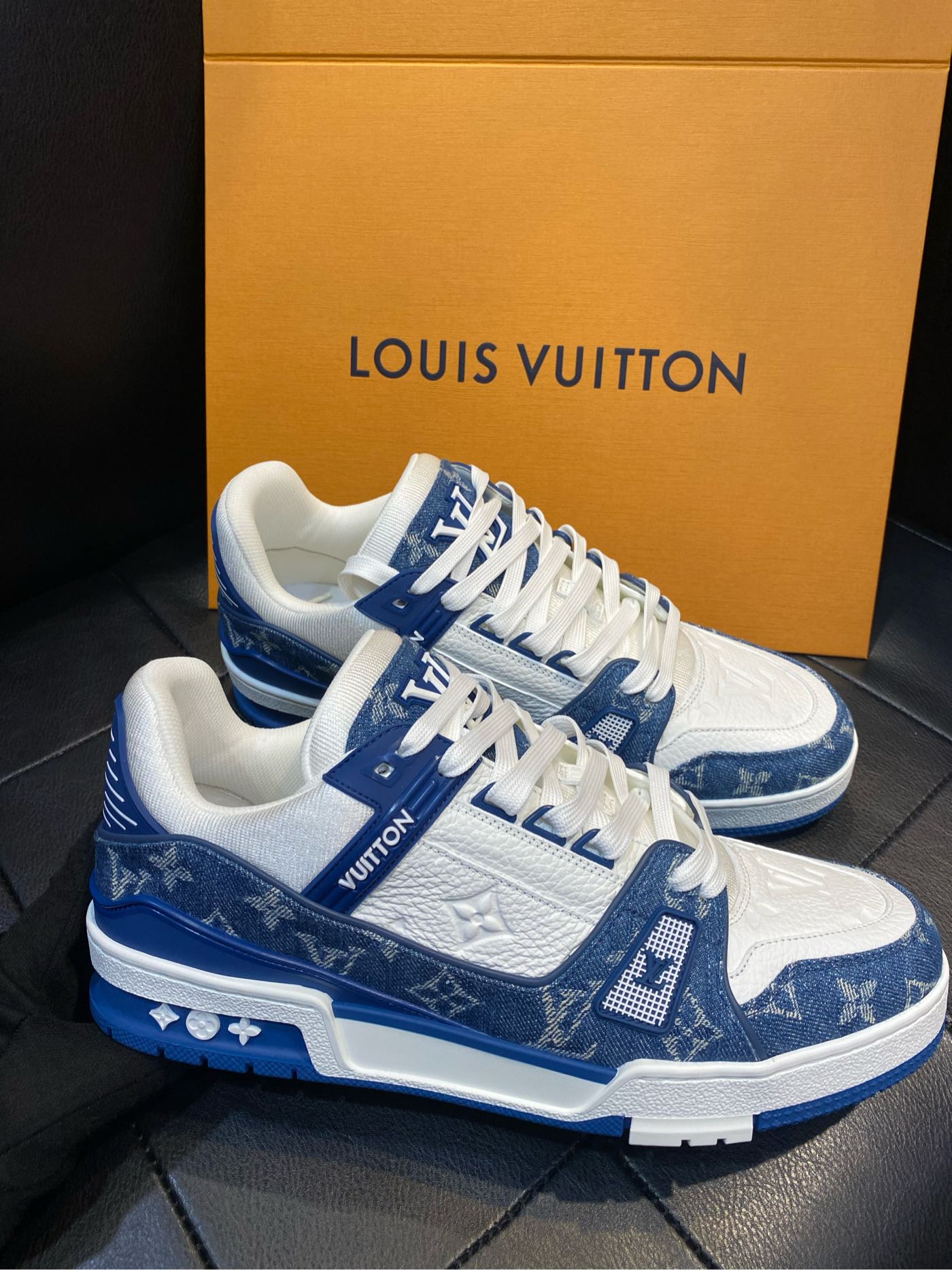 EZ兔購】正品LOUIS VUITTON LV TRAINER 鞋1A9JGN~ 現貨8 9 全配| Yahoo