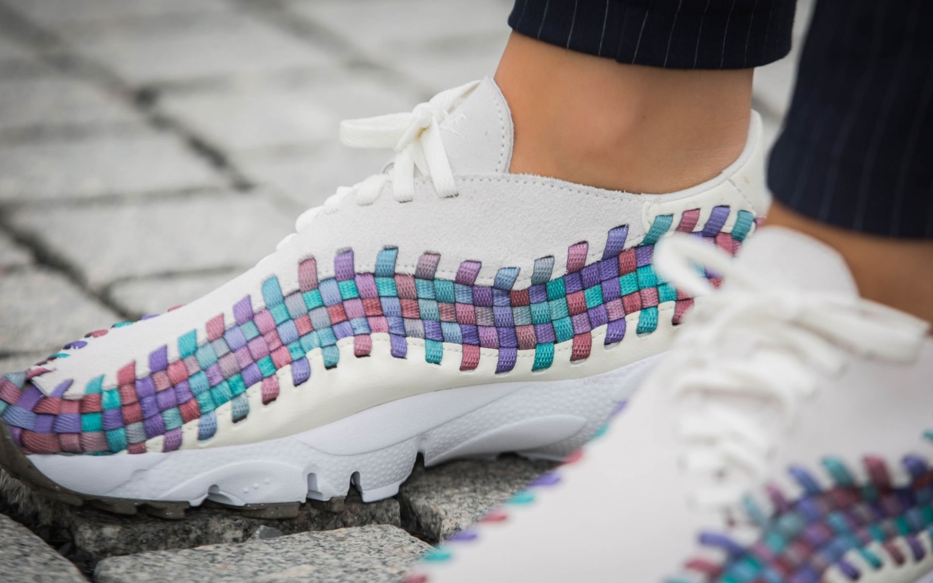 CodE= NIKE WMNS AIR FOOTSCAPE WOVEN 麂皮編織慢跑鞋(米白彩虹)917698