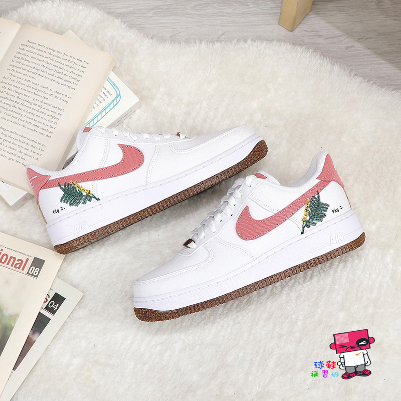 球鞋補習班特價優惠W NIKE AIR FORCE 1 07 SE 白粉刺繡牛仔布女鞋