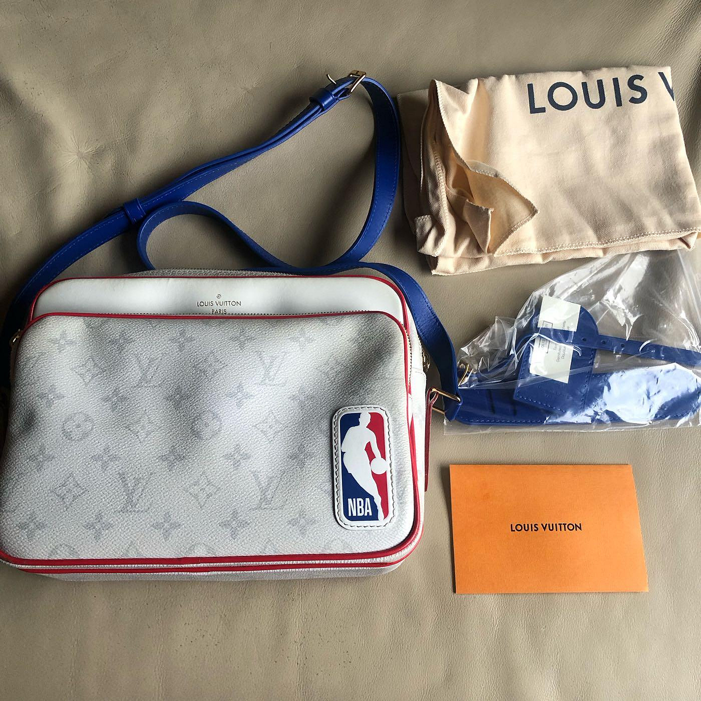 [品味人生2] 保證正品 Louis VUitton NBA LV 聯名款 斜背包 郵差包