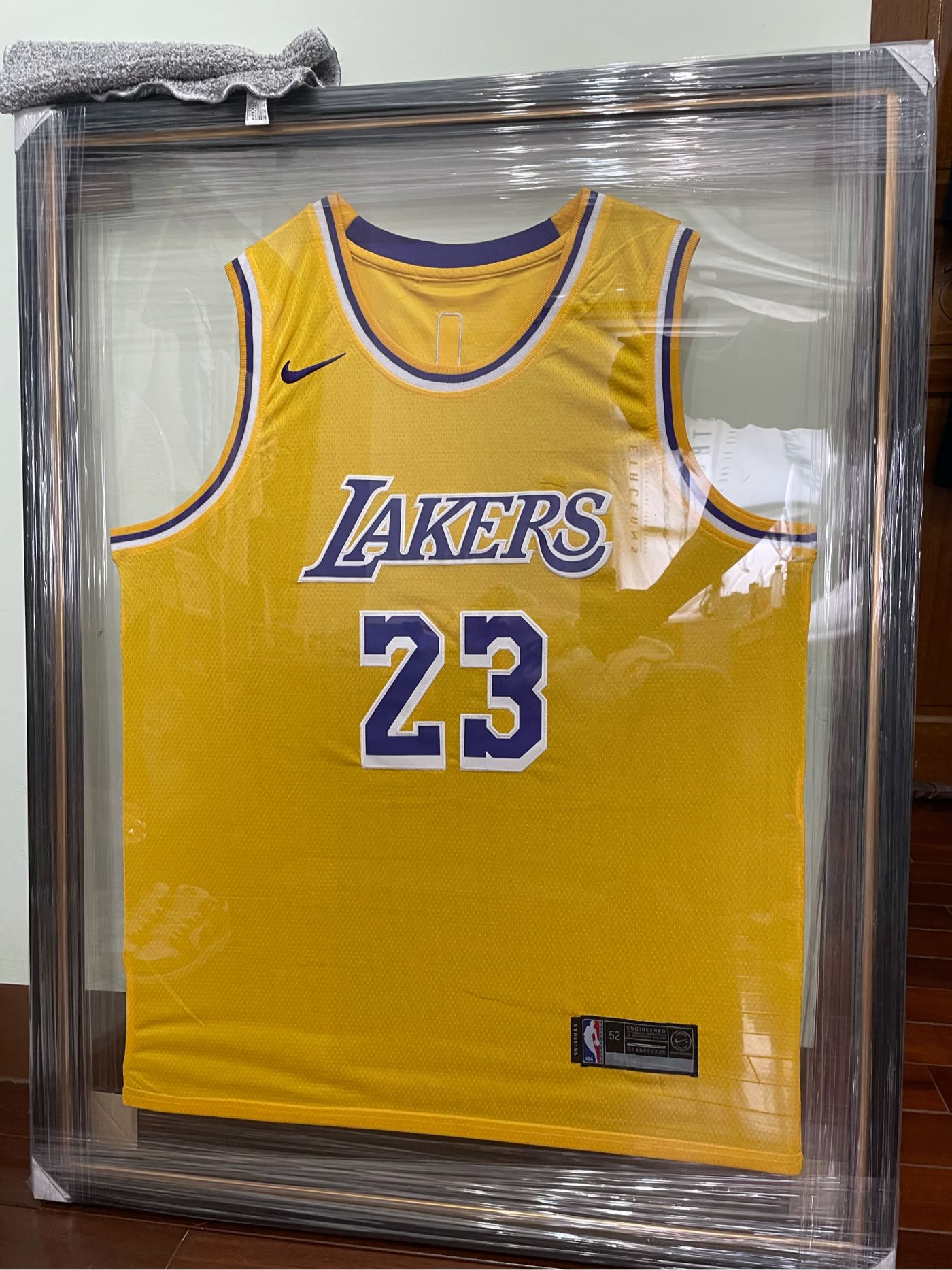 Lebron James Lakers # 23 auto Jersey 小皇帝湖人親簽球衣。size 52