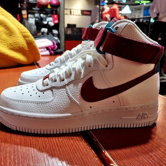 正品】NIKE AIR FORCE 1 HIGH 白酒紅高筒復古334031-119 女慢跑鞋