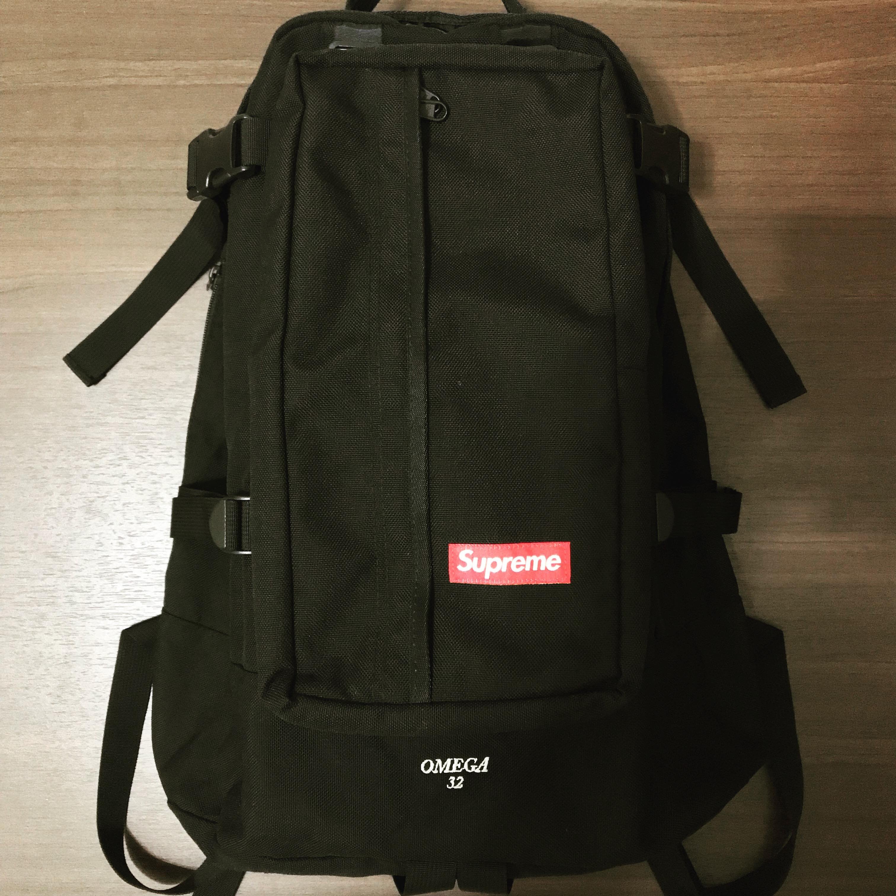 Supreme omega 32th backpack black | Yahoo奇摩拍賣