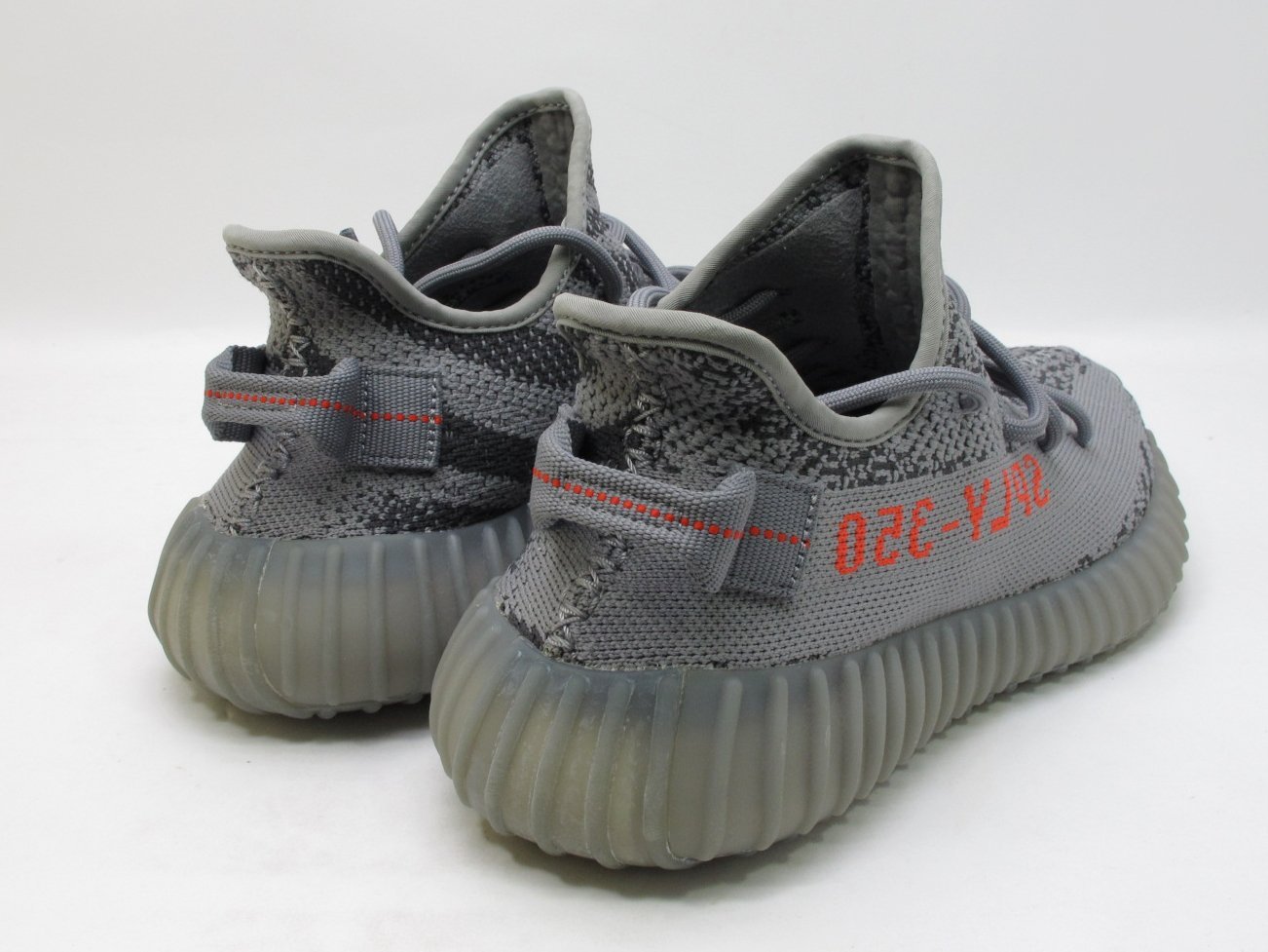 二手adidas YEEZY BOOST 350 V2 BELUGA 2.0 鐵灰橘紅字低筒灰斑馬