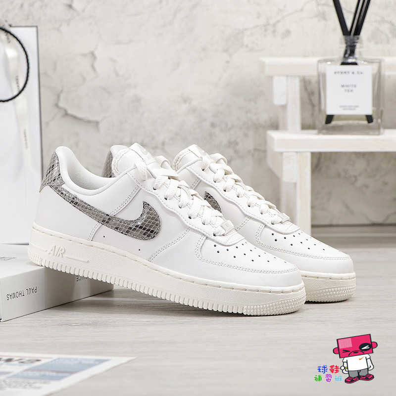 NIKE AIR FORCE 1 ´07 ESS 23.5cm 新品-