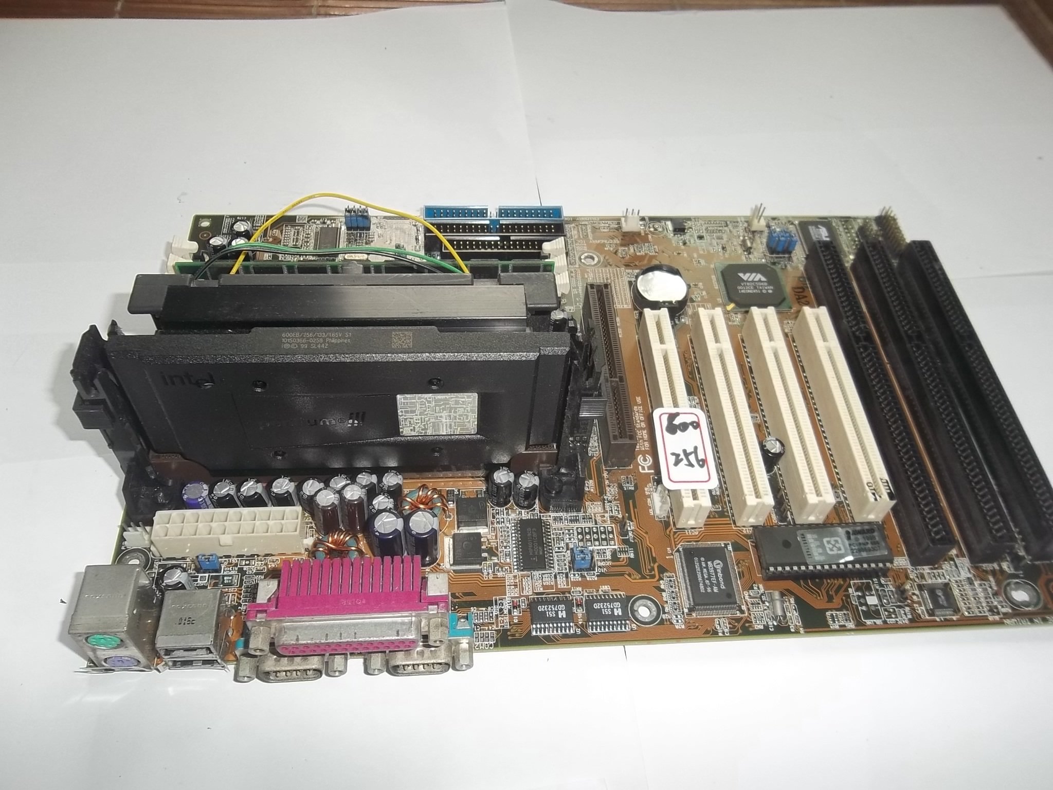 ASUS,華碩P3主機板,P3V133,P3-600CPU,256M記憶體,3組ISA,良品