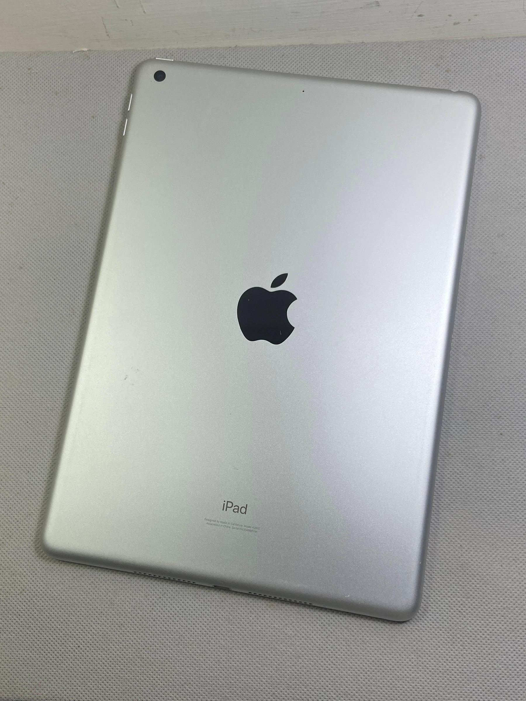 Apple IPad 9 64G IPad9 10.2吋 二手蘋果平板 黑銀色