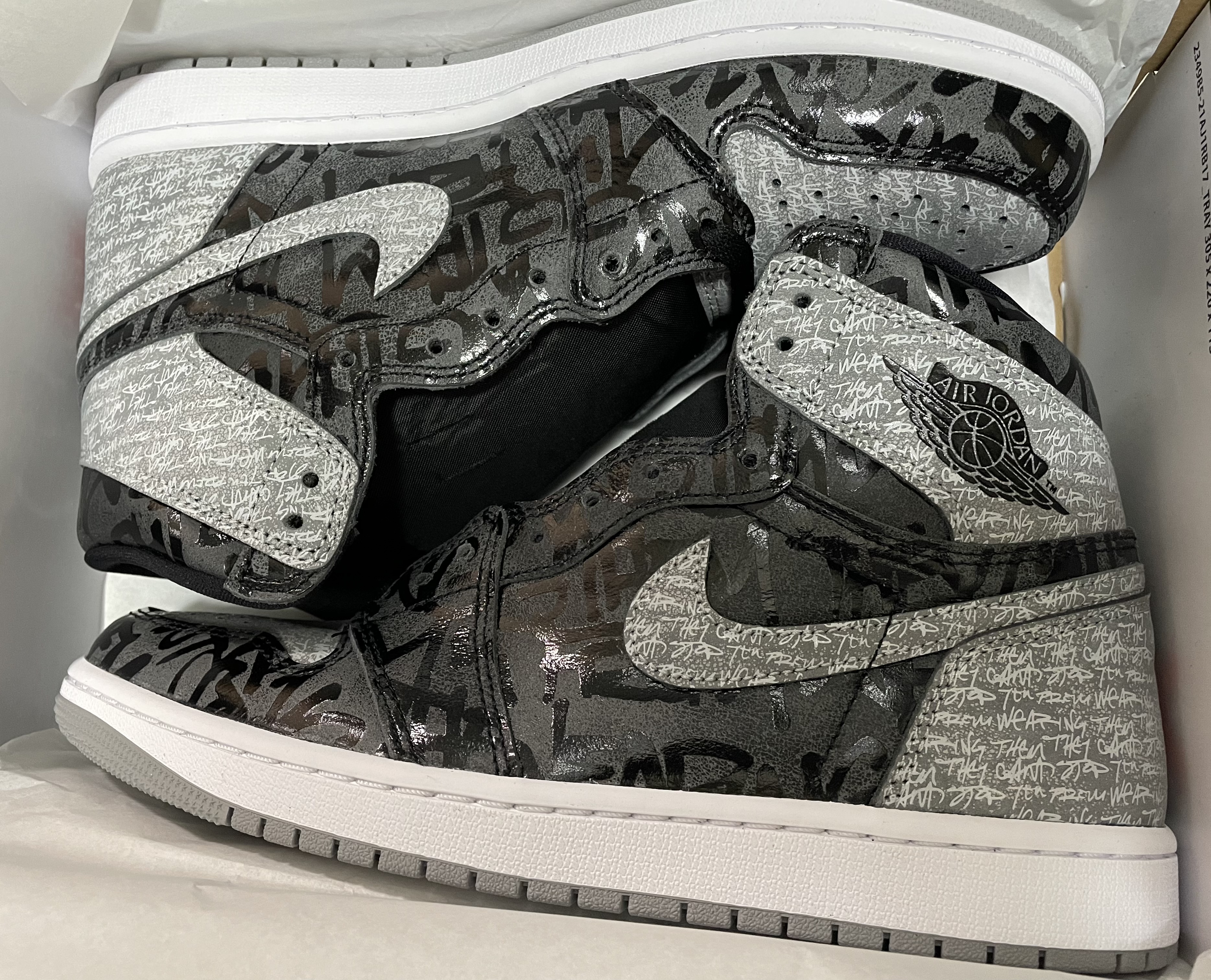 全新AIR JORDAN 1 RETRO HIGH OG Rebellionaire 黑灰禁穿555088-036