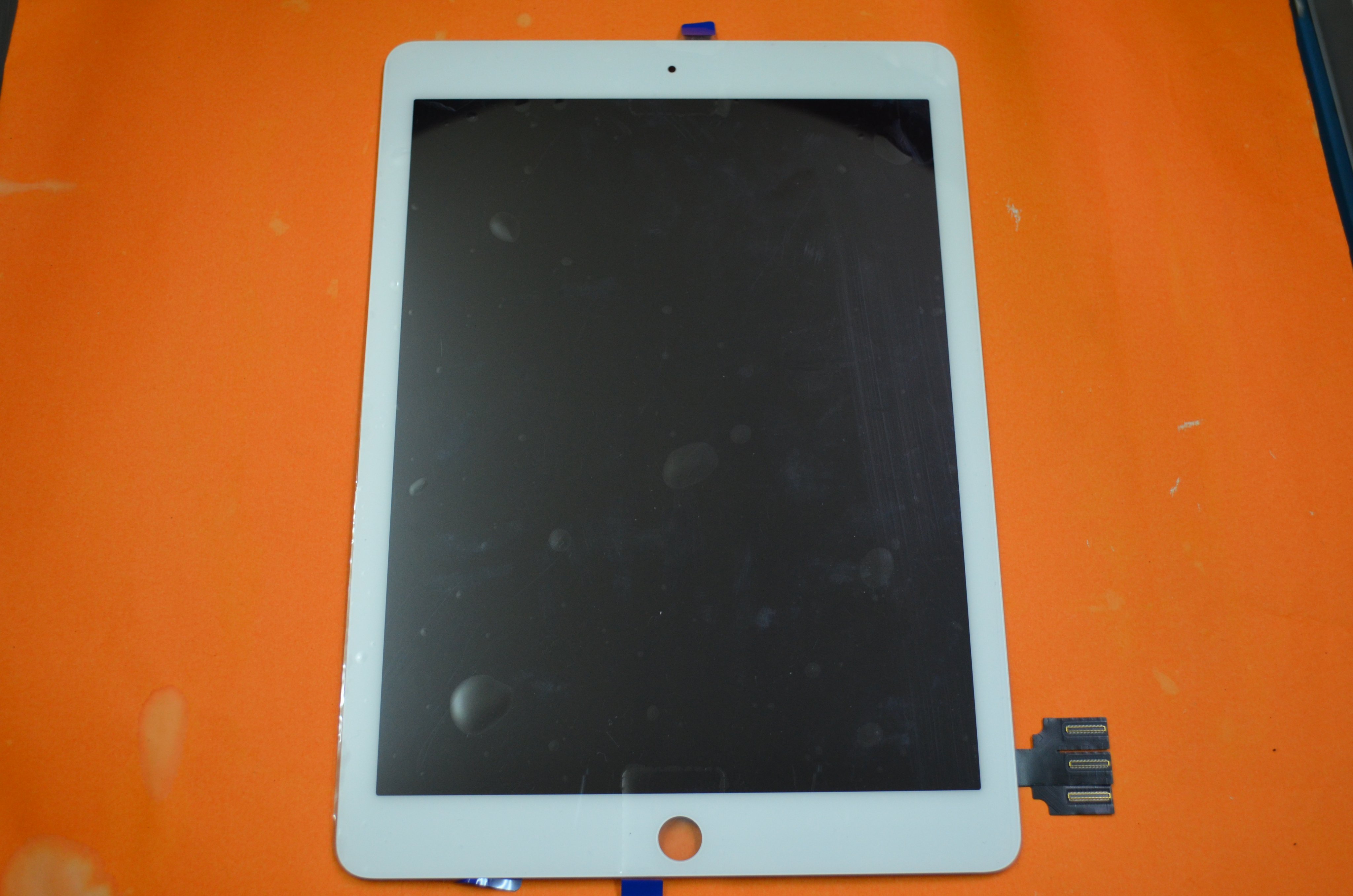 完動品液晶無傷iPad第5世代(A1822)本体32GBシルバーWi-Fiモデル-