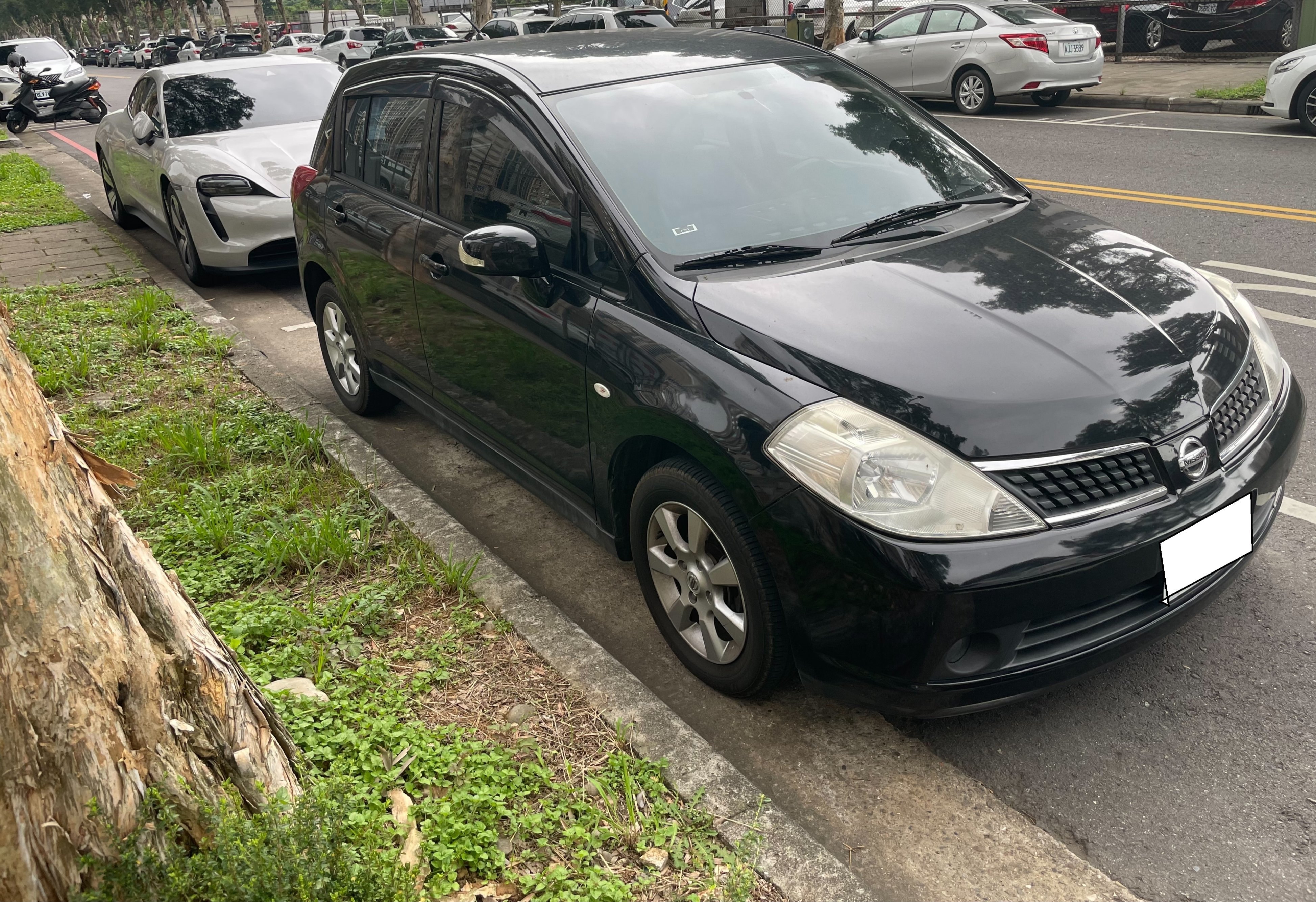 2012 Nissan 日產 Tiida 5d