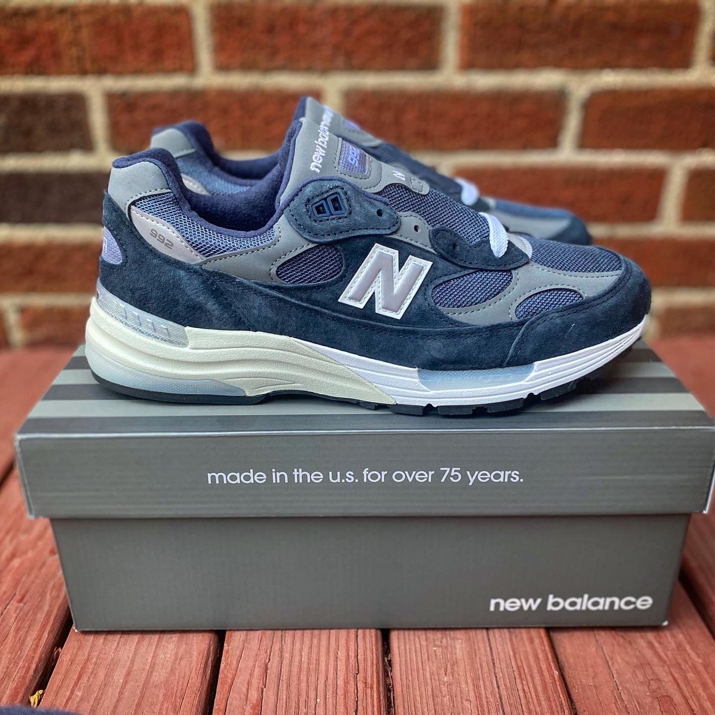 New Balance M992GG 美製USA 經典NV海軍藍配色麂皮復古跑鞋灰/藍