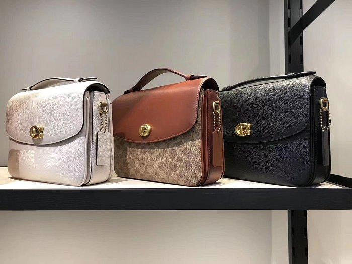 琪琪Outlet代購 Coach 68348 68349 新款Cassie女士翻蓋郵差包 斜背包 手提包 側背包 附購買憑證