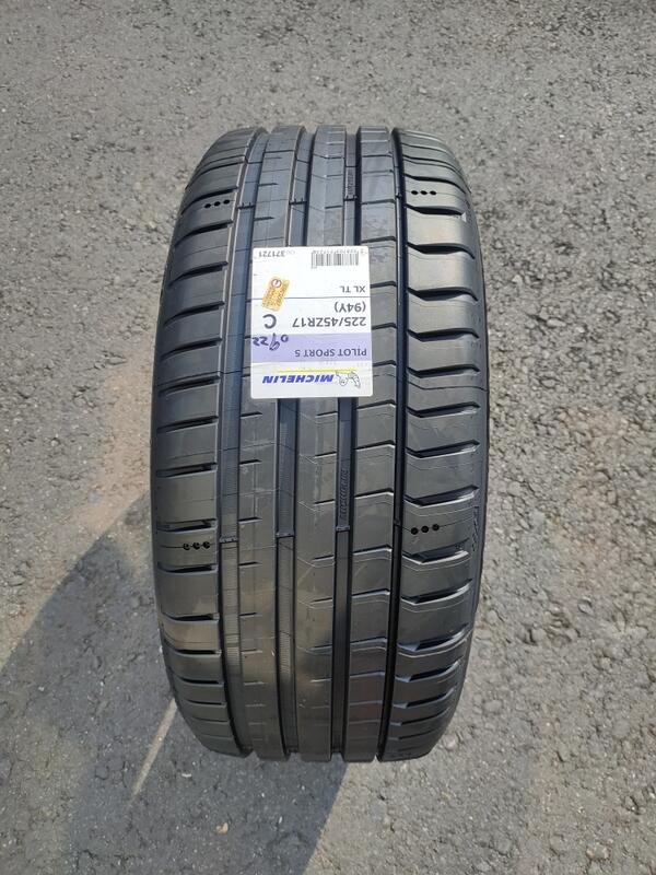 溝有り！美品！MICHELIN 235/45R18 4本 2021年 特価: 注目