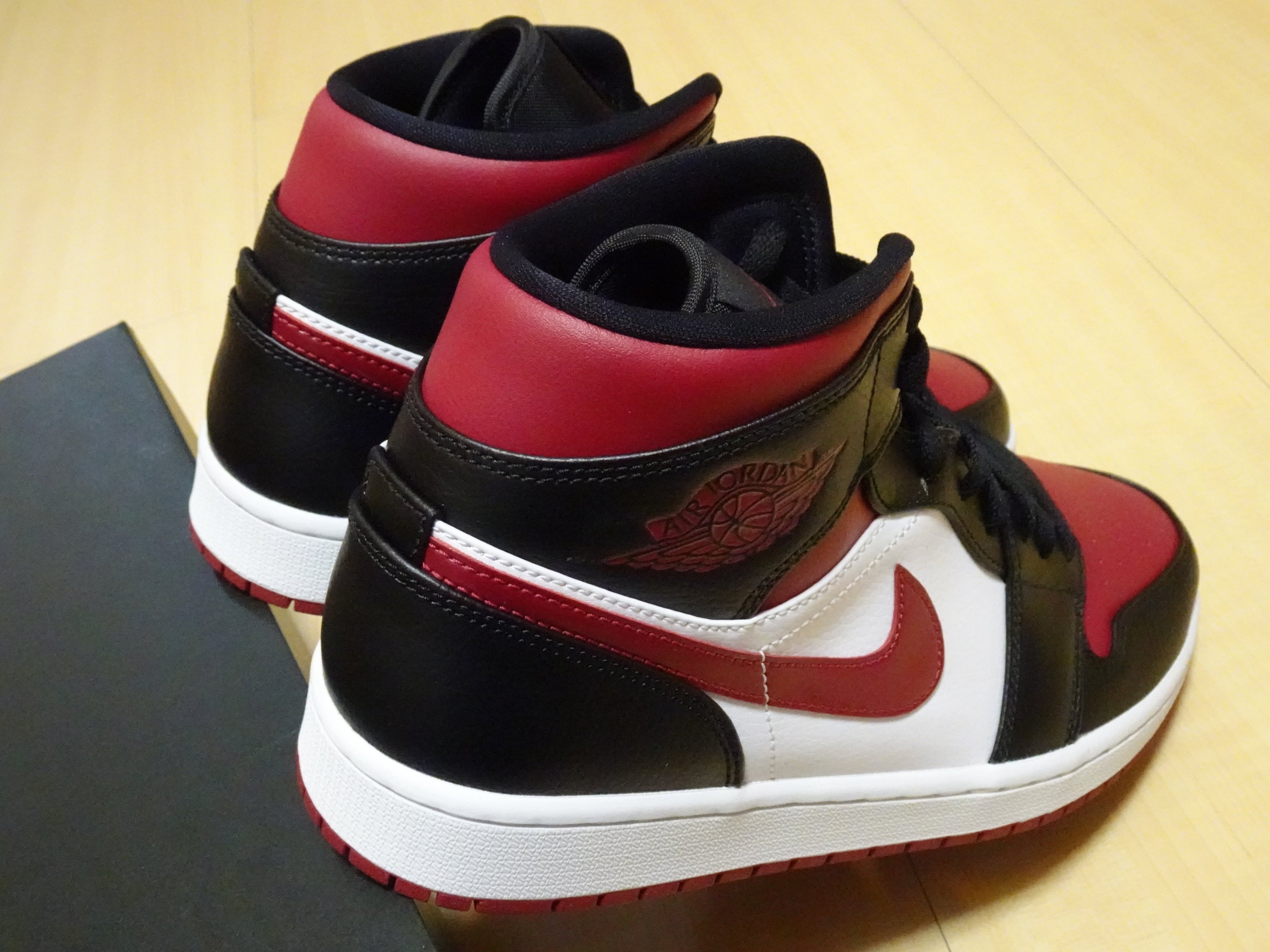 NIKE AIR JORDAN 1 MID BRED TOE AJ1 中筒8孔黑白紅黑腳趾男鞋籃球鞋