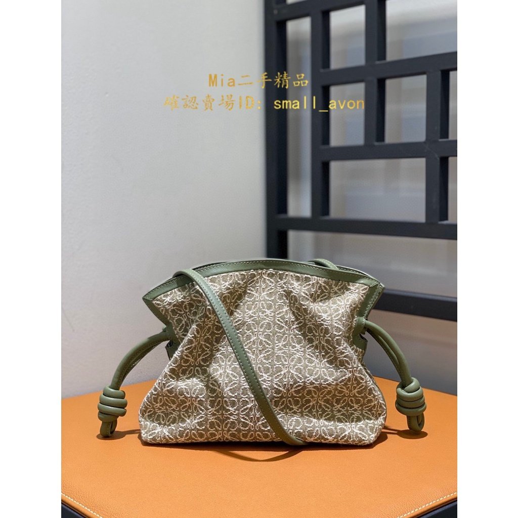 【二手正品】Loewe 羅意威 Anagram 綠色 抽繩 小牛皮 Flamenco 迷你 手拿包 A411FC2X24