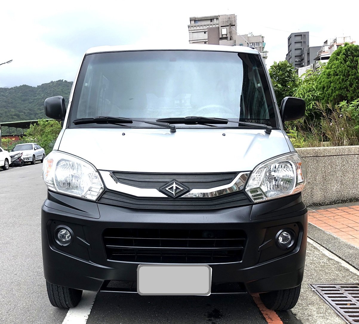 2016 Mitsubishi 三菱 商用車