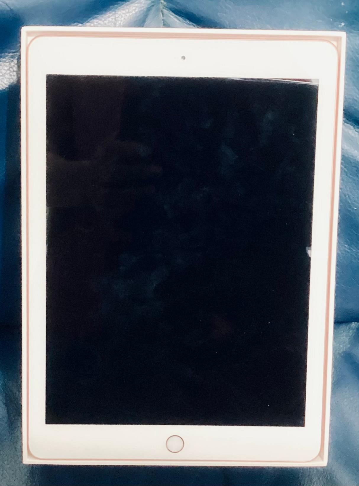 Apple iPad 6th (2018)  A1893 32G   9.7故障機  零件機  金色