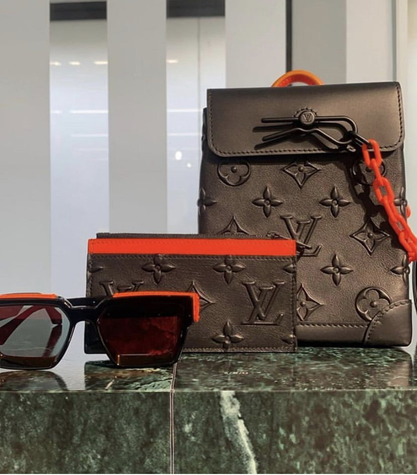 Louis Vuitton Carrot Pouch M80851