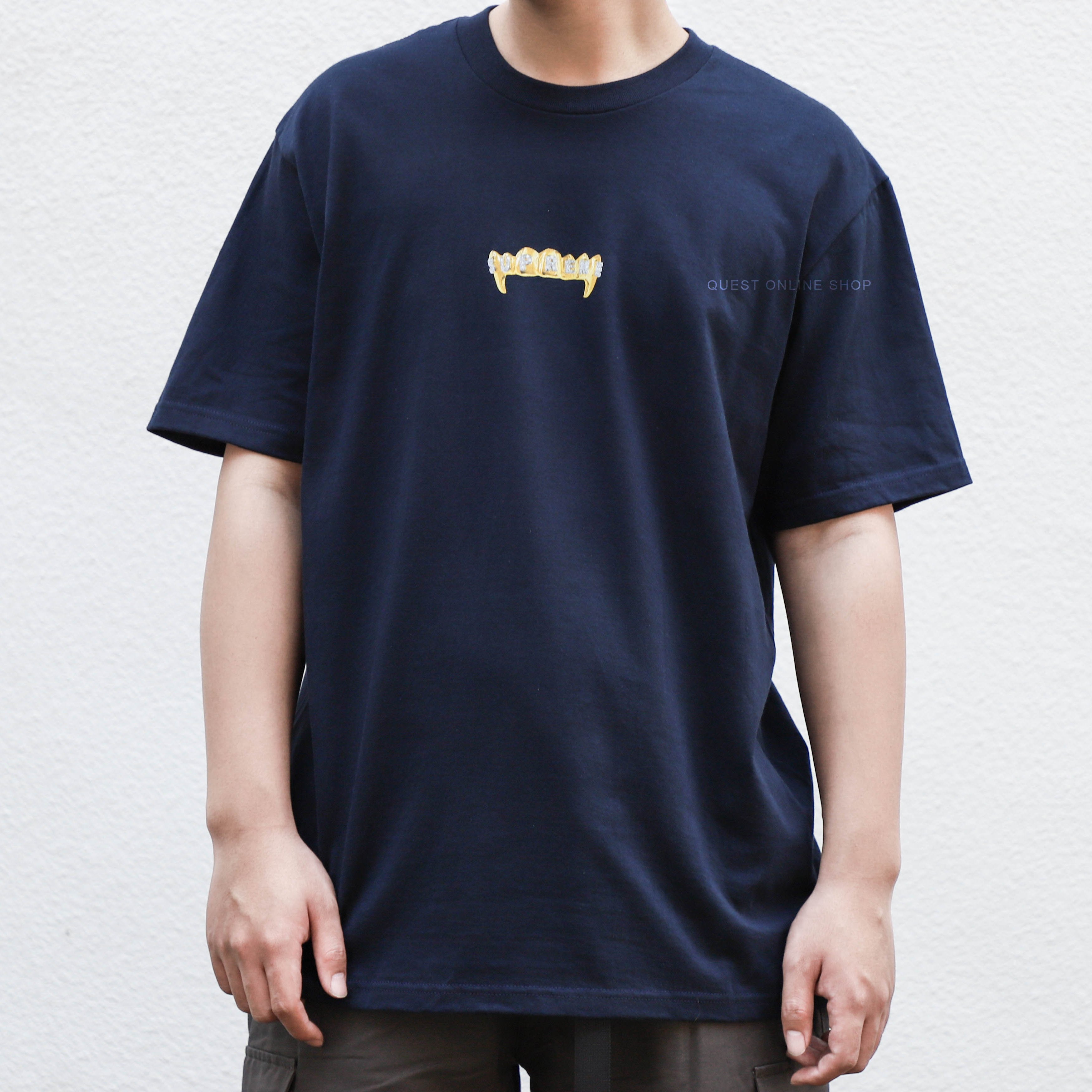 QUEST】SUPREME FRONTS TEE 19SS 金牙鑲鑽短袖上衣短T 深藍色小LOGO