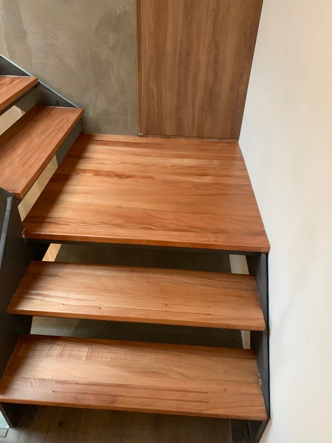 實木地板/海島型地板/超耐磨地板/樓梯扶手-非洲櫻桃工業拼實木樓梯踏板厚3cm
