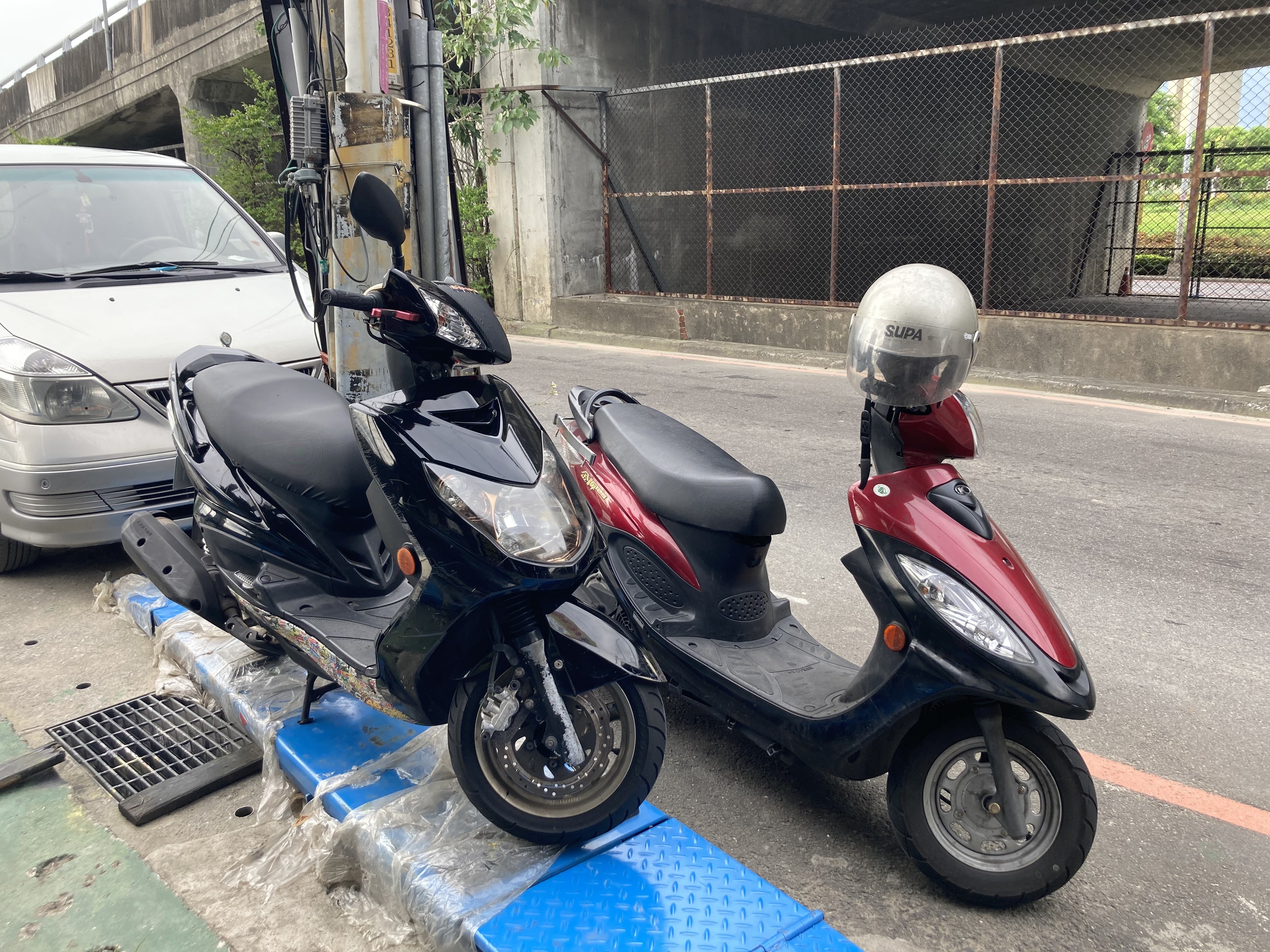 汽車頂高機 8萬5千元 平版頂高機 (全新超薄頂車機) 另有汽車定位跑道10萬元 2手子母機