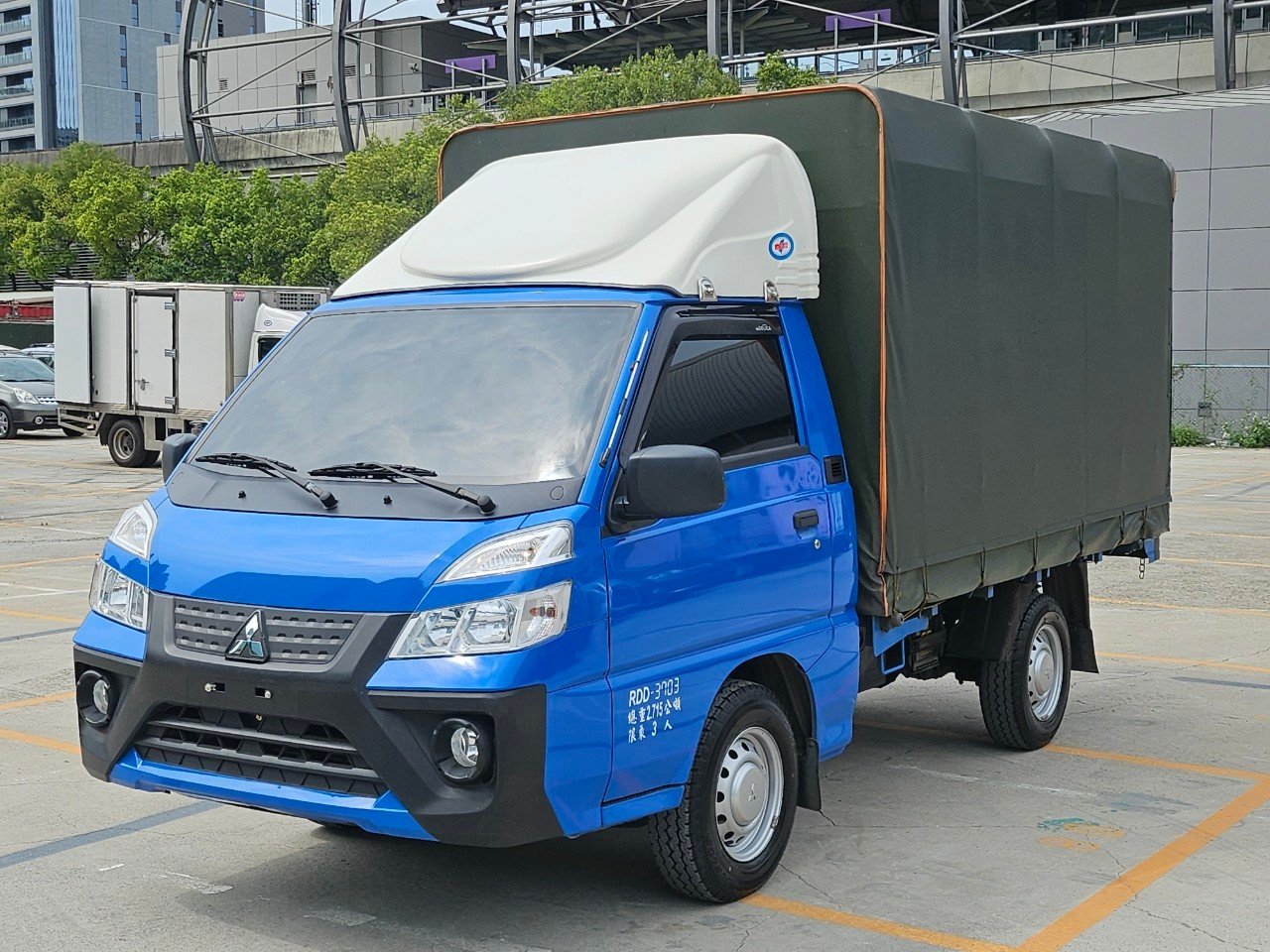 2021 Mitsubishi 三菱 商用車