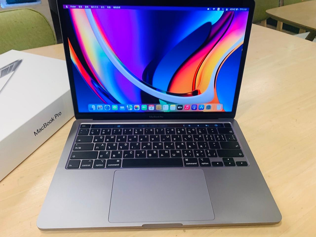 台中 2020年 MacBook Pro 13吋 I7 (2.3) 32G 512G 灰色 250次