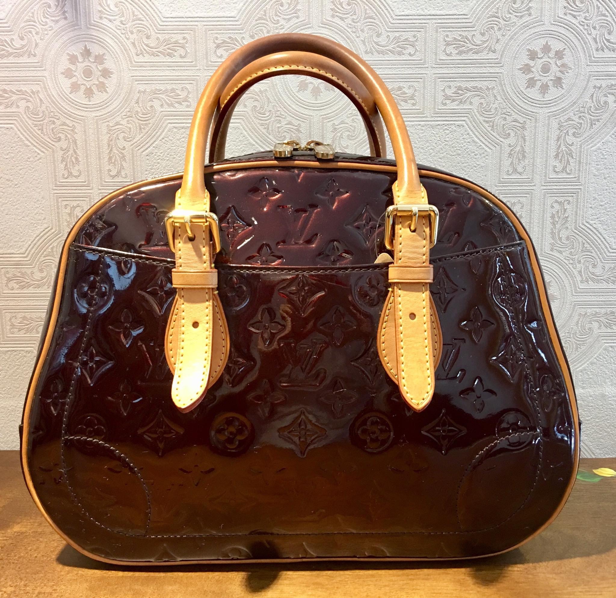 【NA She.歐美精品進口服飾名品】LOUIS VUITTON LV 櫻桃紅漆皮手提包保齡球包蘋果包Summit Drive Vernis M93516