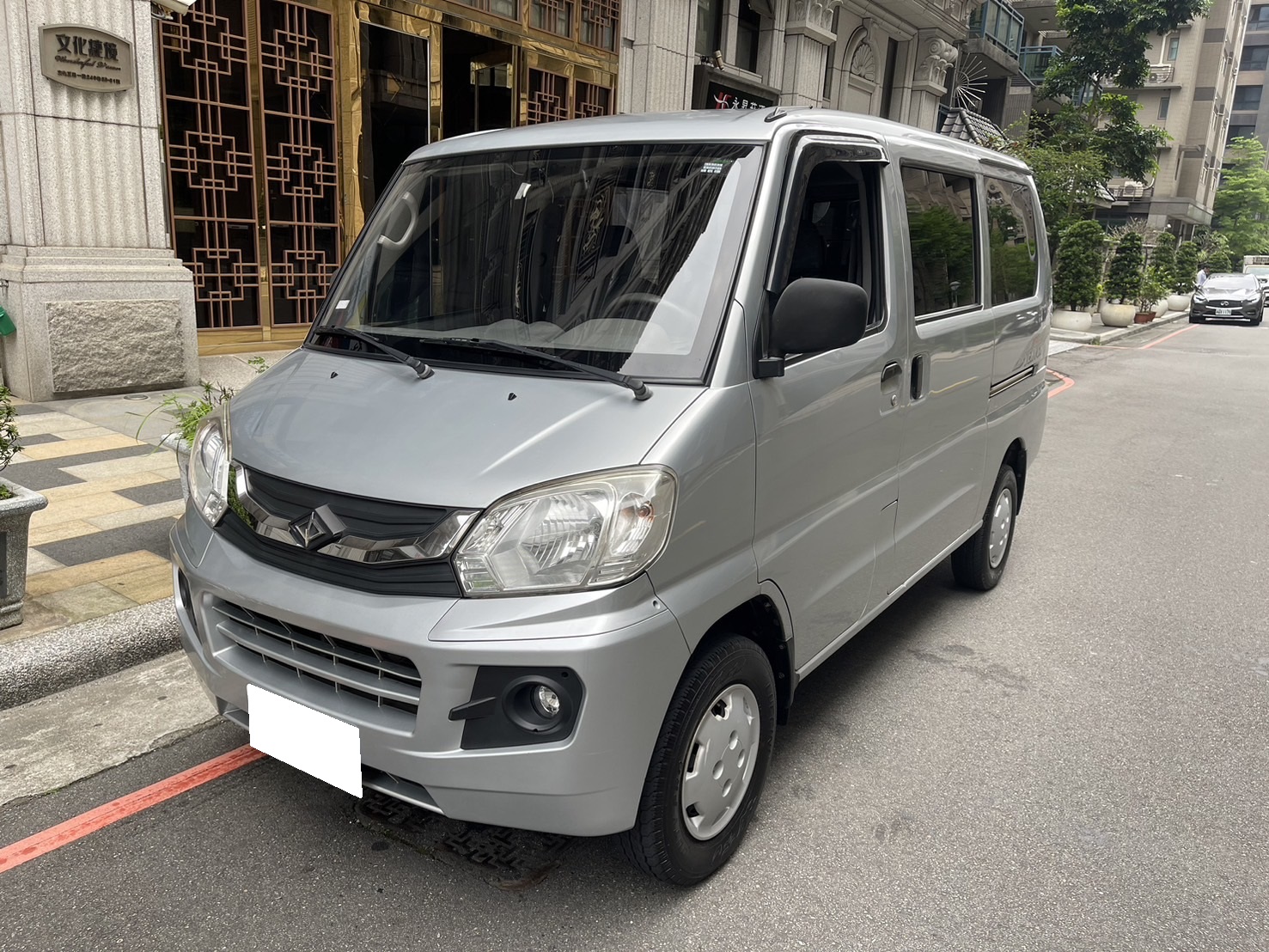 2018 Mitsubishi 三菱 商用車