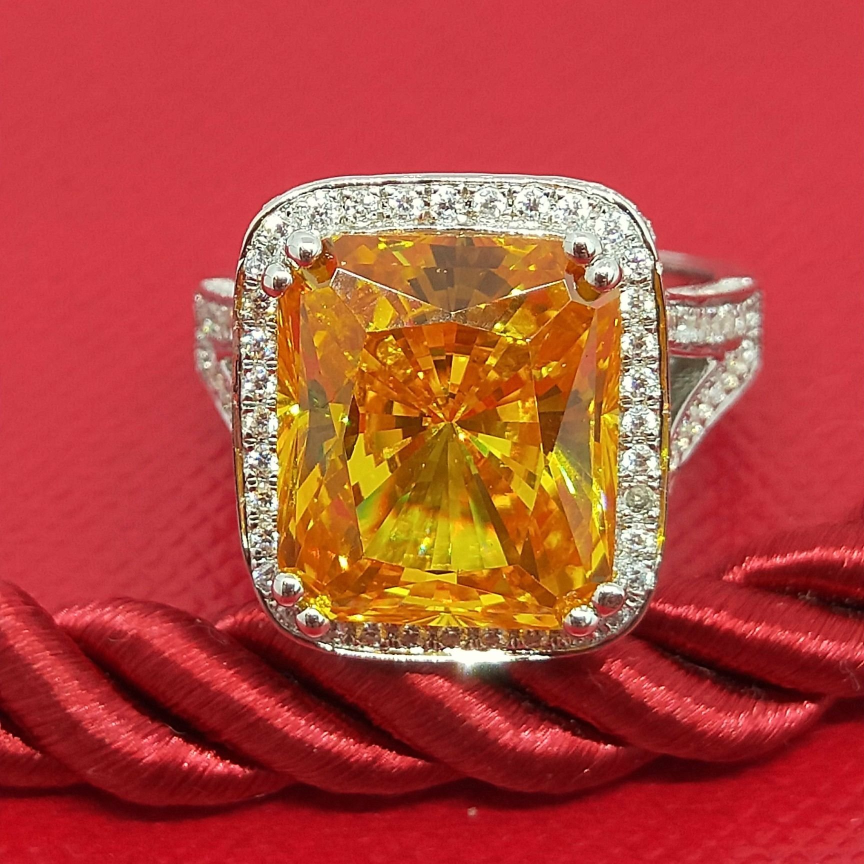 FANCY VIVID ORANGY YELLOW 0.119＆0.098ct | theiet.lk