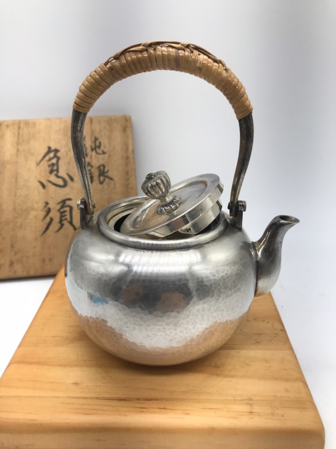 已讓藏』日本老銀壺提樑把銀茶壺/泡茶壺0.25L 純銀底款/竹編把/原共箱 