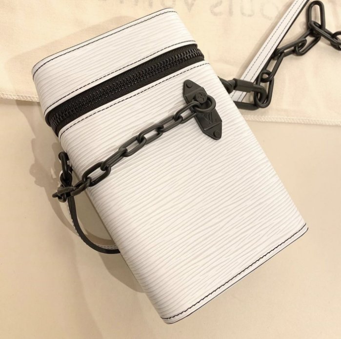 LOUIS VUITTON LOUIS VUITTON Phone box shoulder crossbody bag pouch M68791  Epi White Used LV M68791