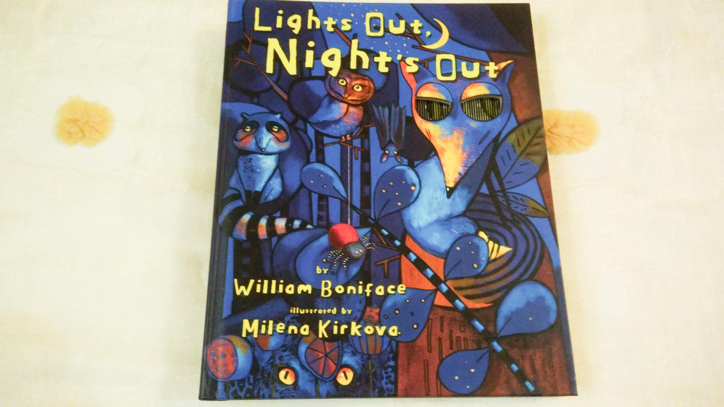 ## 馨香小屋--夜光書Lights Out, Nights Out: A Glow in the Dark Book