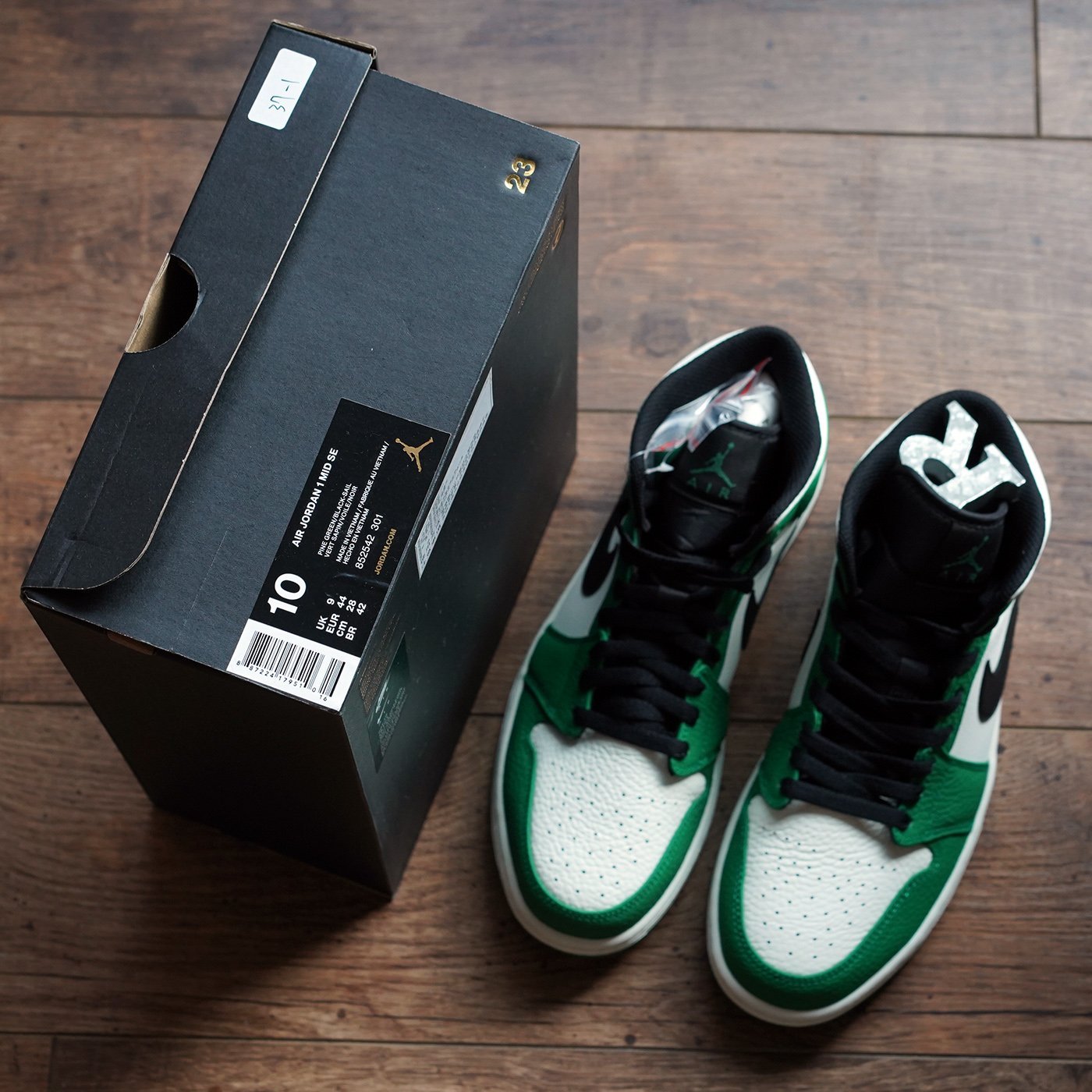 R'代購NIKE AIR JORDAN 1 MID SE PINE GREEN 白綠黑賽爾提克Boston 海