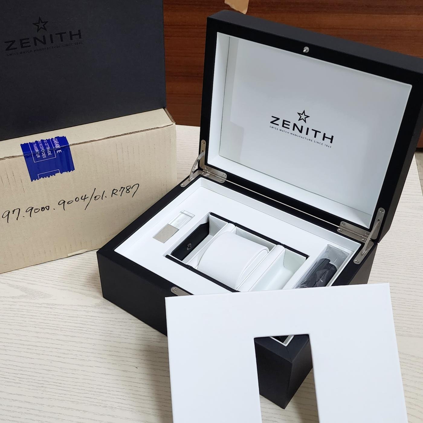 ZENITH 真力時新款原廠錶盒未使用品| Yahoo奇摩拍賣