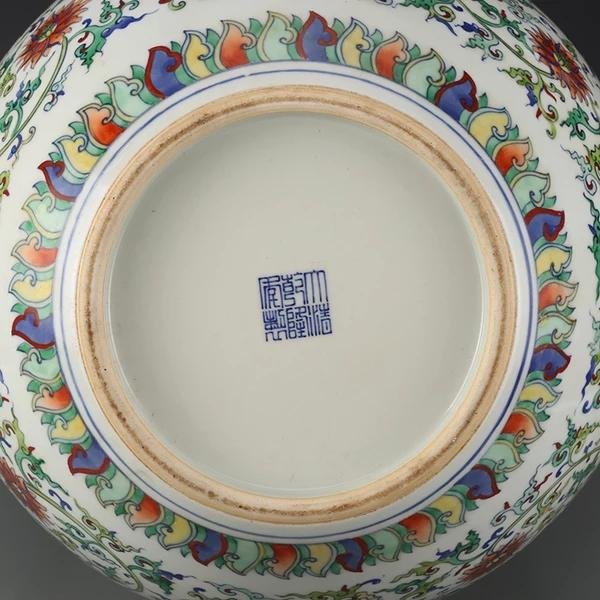 大清乾隆斗彩八宝図天球花瓶陶磁器 装飾品 現代工芸品 美術品 置物-