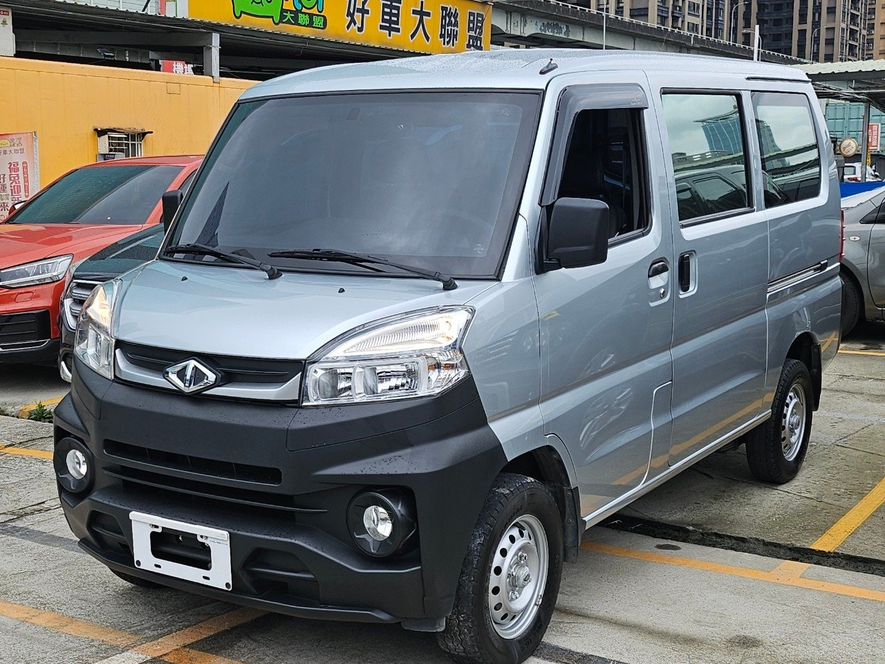 2021 Mitsubishi 三菱 商用車