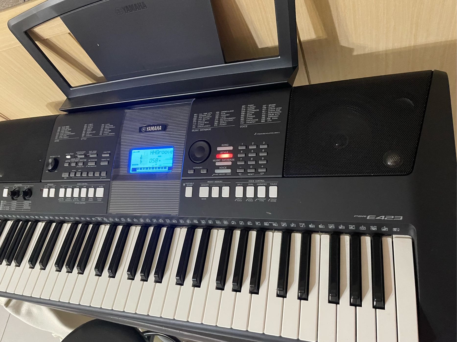 律揚樂器 二手 Yamaha psr e423 61鍵 電子琴 伴奏琴 合成器 街頭藝人彈唱表演