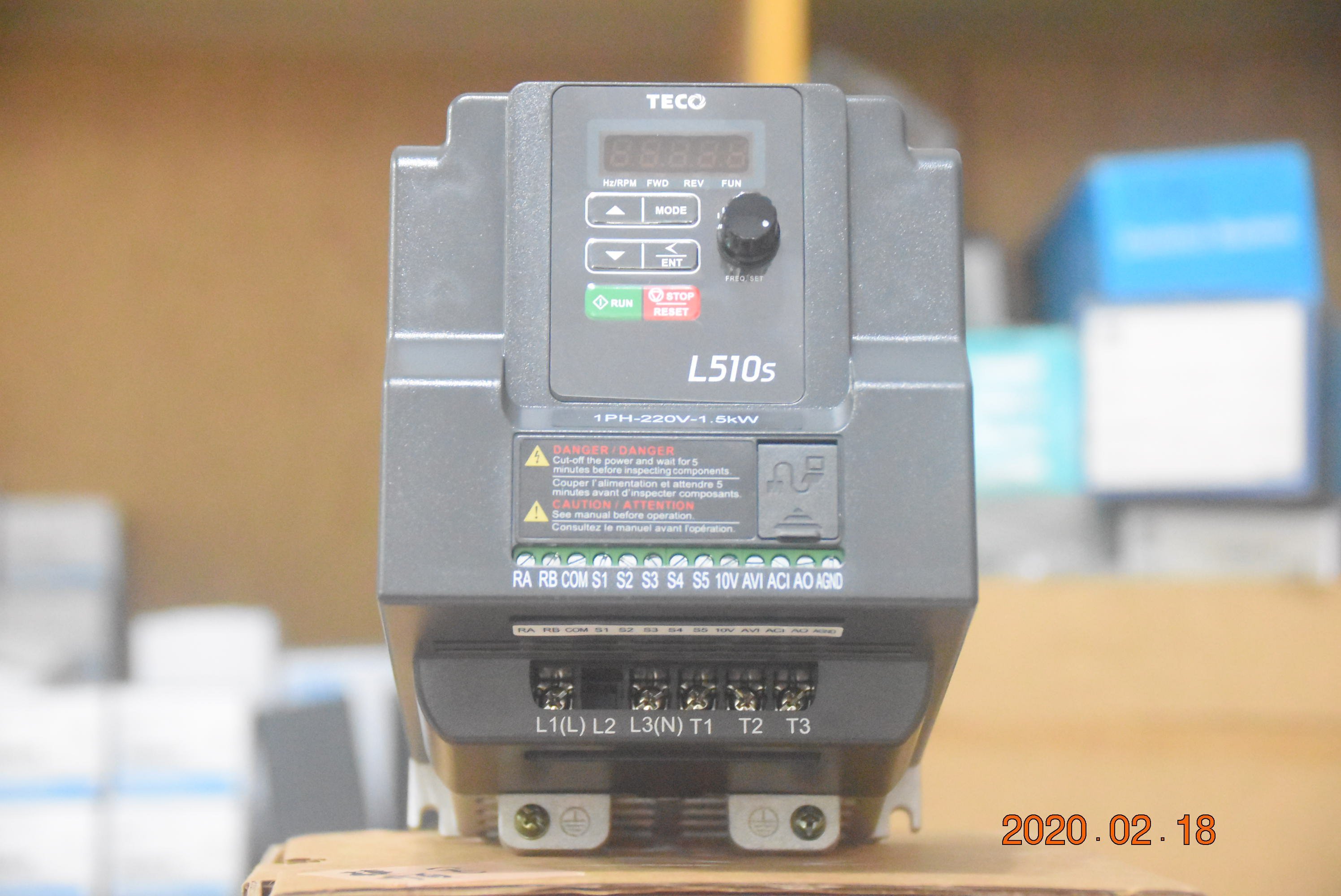 Teco 東元變頻器l510 202 Sh1 Np 單相220v 2hp 舊型號l510 202 H1 N Yahoo奇摩拍賣