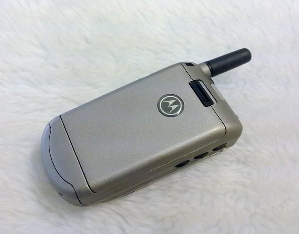 皇家昌庫』 MOTOROLA V3688 V8088 全世界最輕經典VibraCallTM 盒裝3400