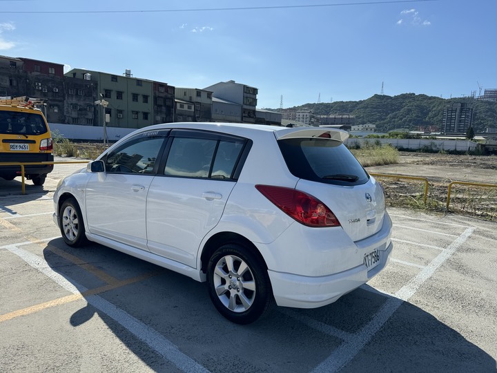 2012 Nissan 日產 Tiida 5d