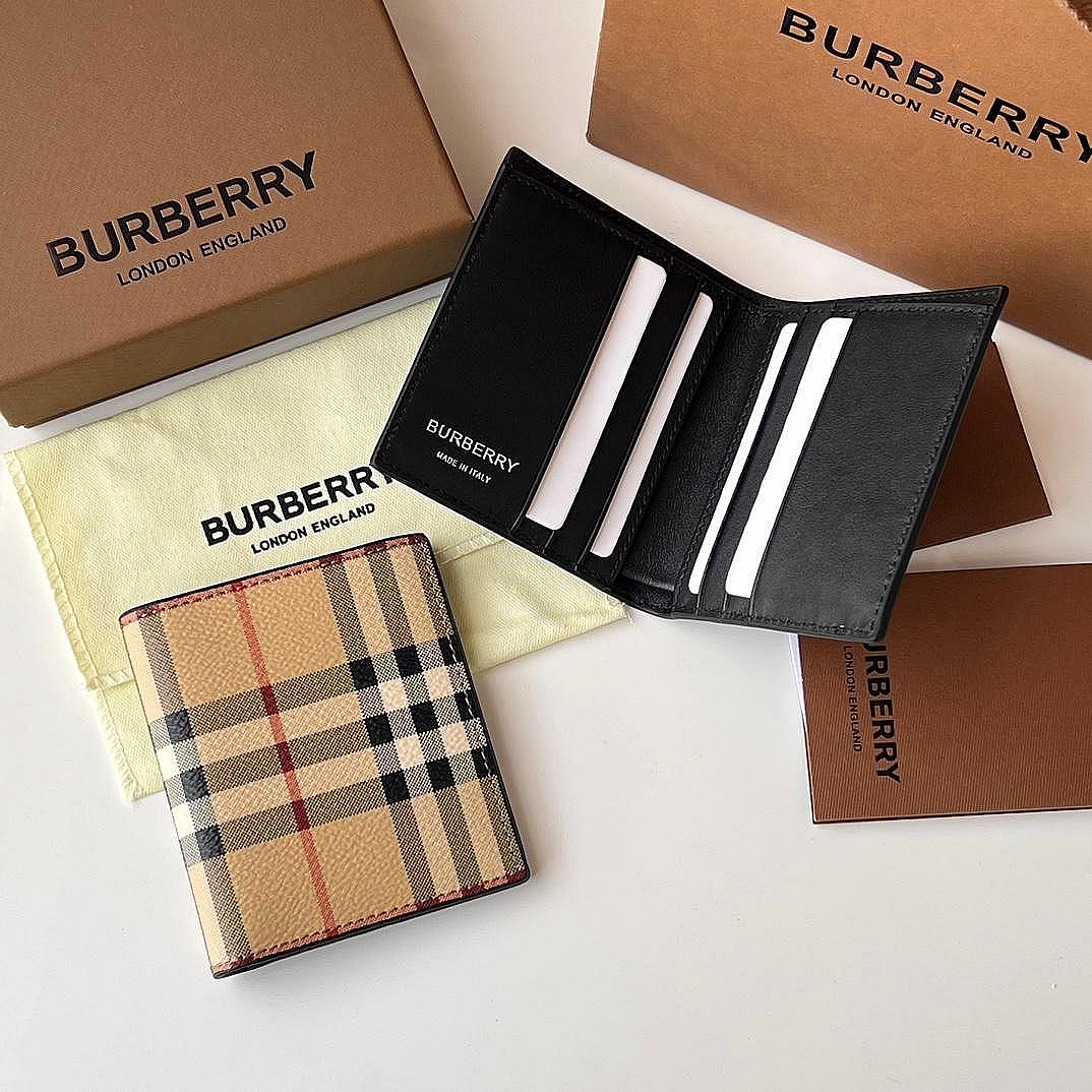 Outlet特惠 Burberry 新款巴寶莉男士短夾 經典格紋卡夾 Vintage復古摩登 粒面小牛皮工藝