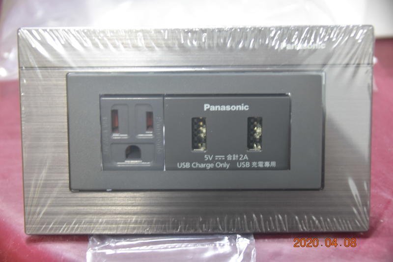 松下panasonic 埋入式2孔usb插座 接地插座整組含蓋板glatima系列國際牌黑插座二孔usb插座 Yahoo奇摩拍賣