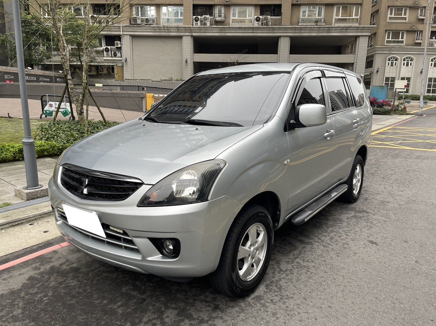 2011 Mitsubishi 三菱 Zinger