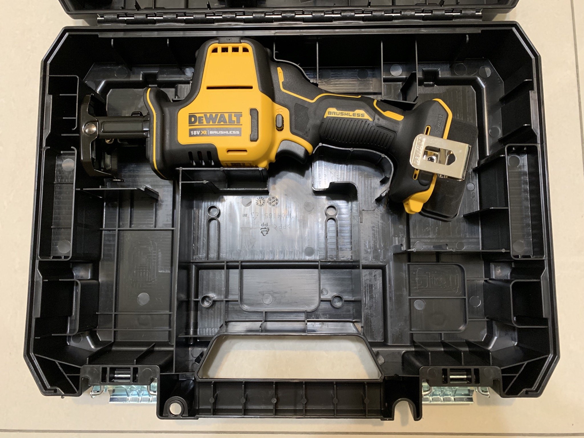 (阿賢外匯工具) 全新主機 得偉 DEWALT 18V 20V DCS369 369 無刷 單手軍刀 空機 含原廠專用箱