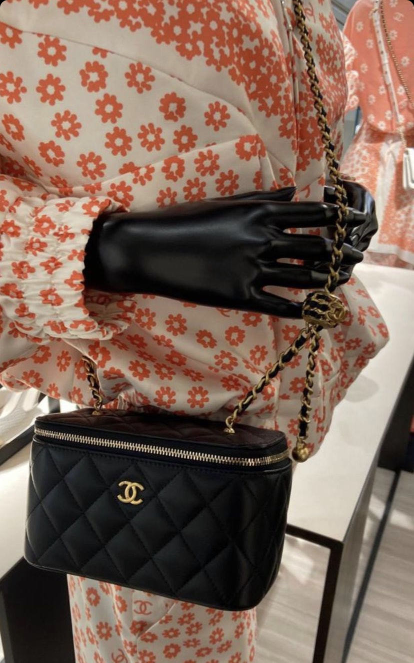 CHANEL ココ キャビアスキン ポーチ ヴィンテージ シャネル – PETIT