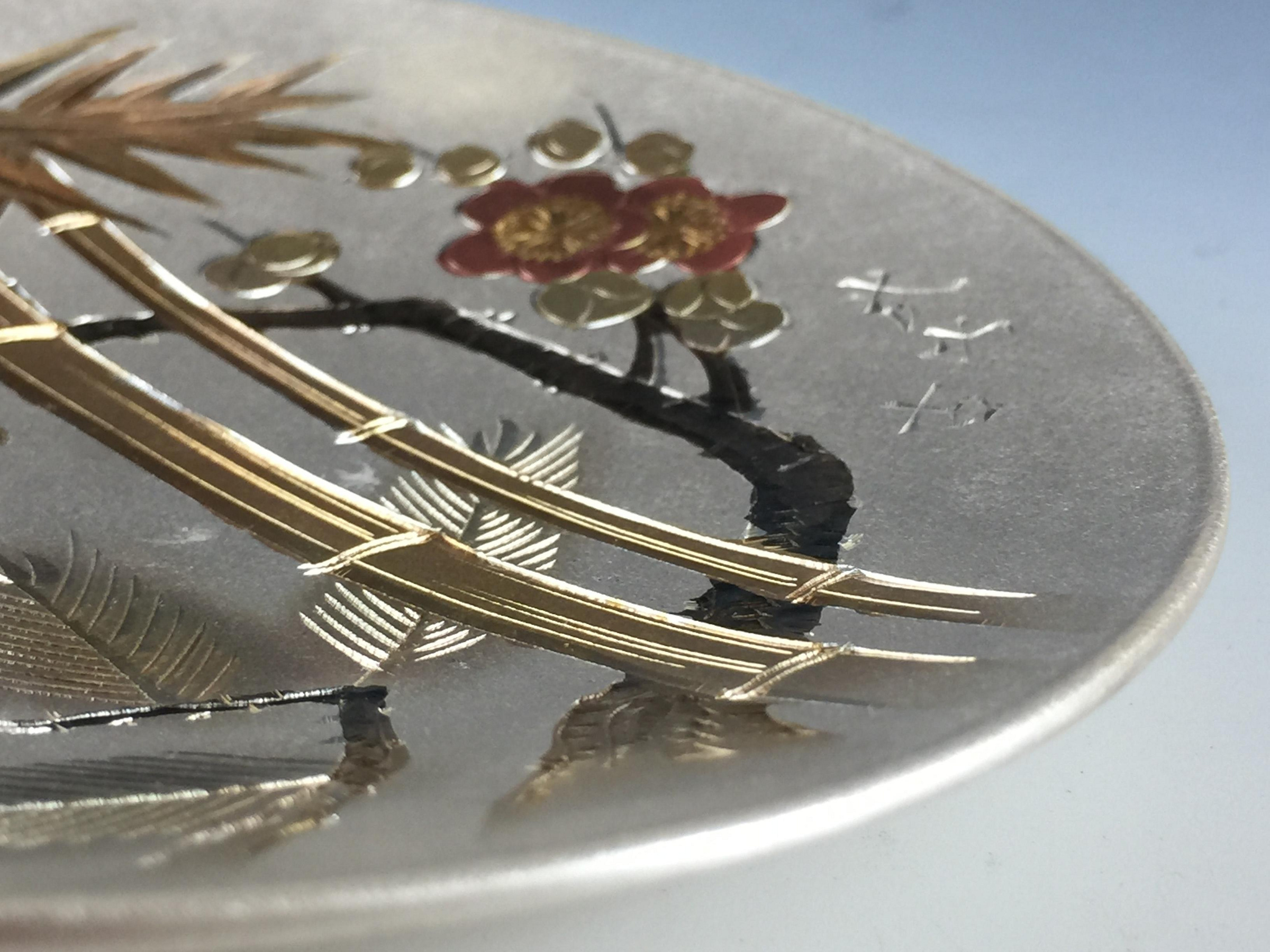 松果坊】日本金工『武比古』作手彫松竹梅純銀丸盆飾皿有純銀刻印日本 