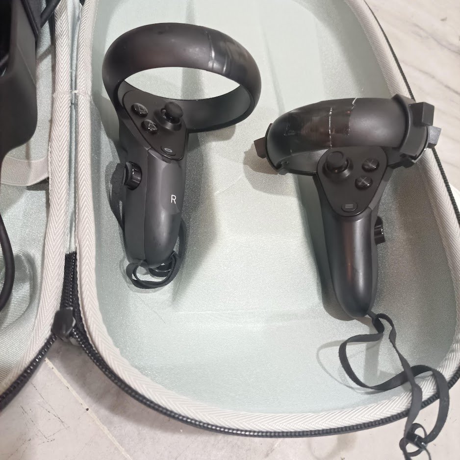 窩美 Oculus Quest VR 128g一體機 中古福利品贈硬盒收納盒